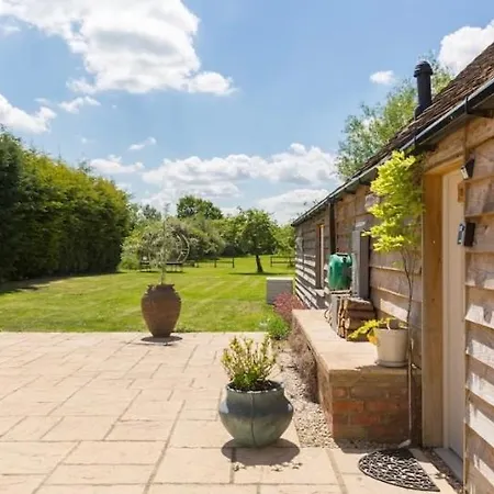 Cotswolds Lodge In Minster Lovell Exterior photo