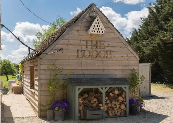 Cotswolds Lodge In Minster Lovell